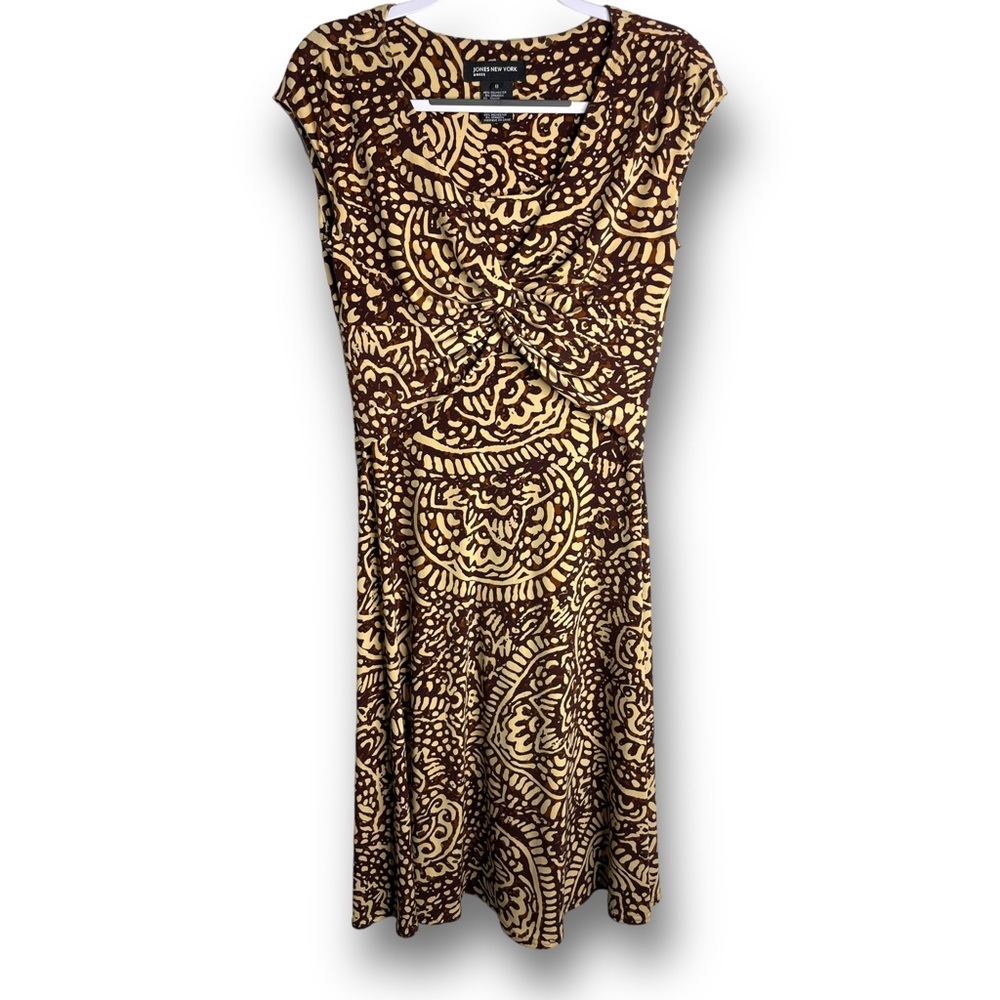 Jones New York Sz 8 Brown Tan Tribal Print Flowy Twist Front Short Sleeve Dress